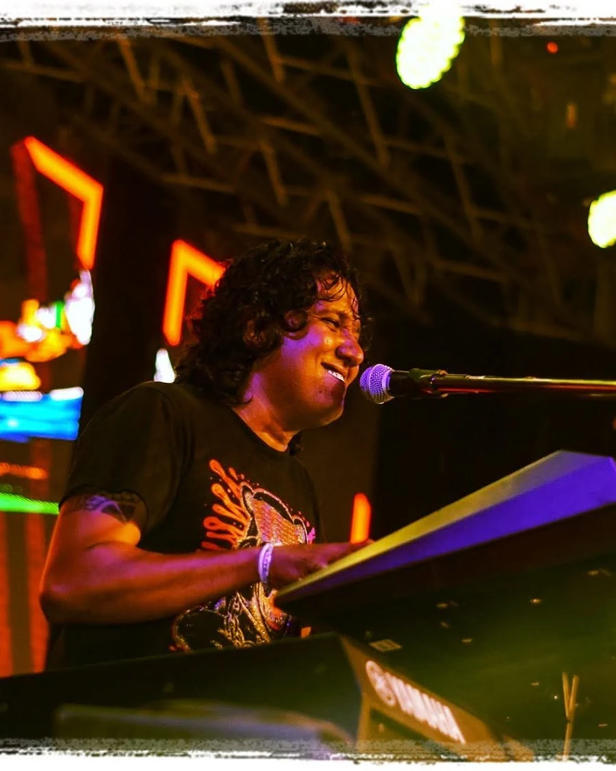Nuwan Tharanga playing keyboards